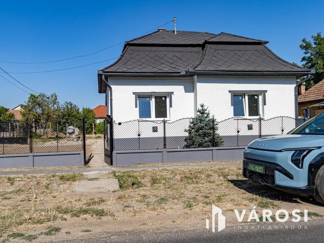 Felújított családi ház, saroktelken, Zsámbokon