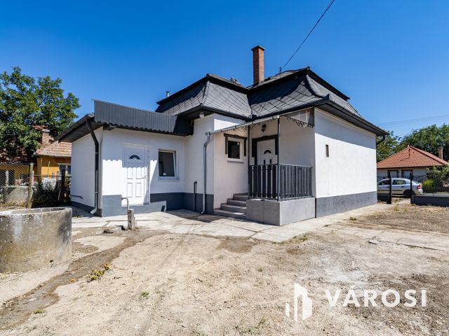 Felújított családi ház, saroktelken, Zsámbokon