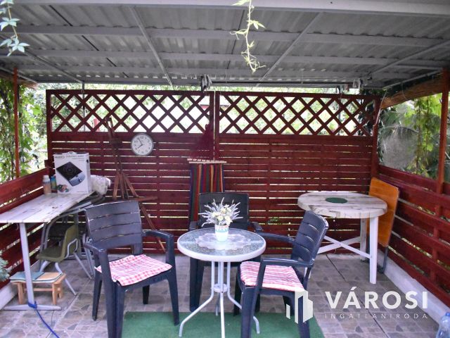 Két generációs családi ház a fürdő övezetben!