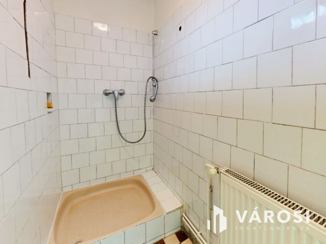 Üzleti iroda, raktár, műhely 4db parkolóval, pincével eladó