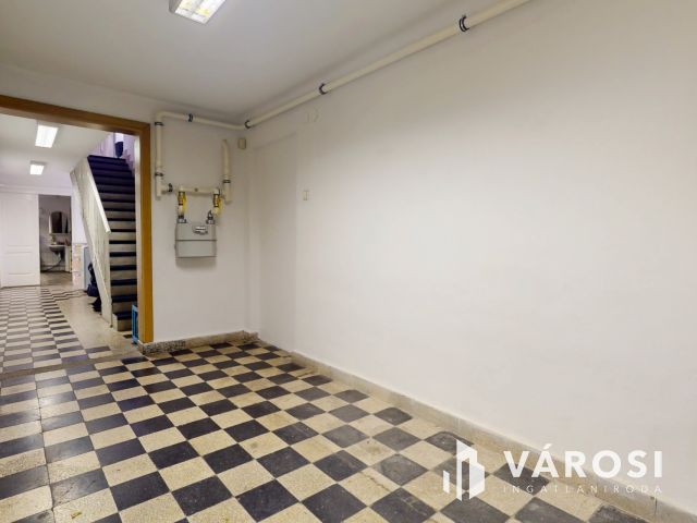 Üzleti iroda, raktár, műhely 4db parkolóval, pincével eladó