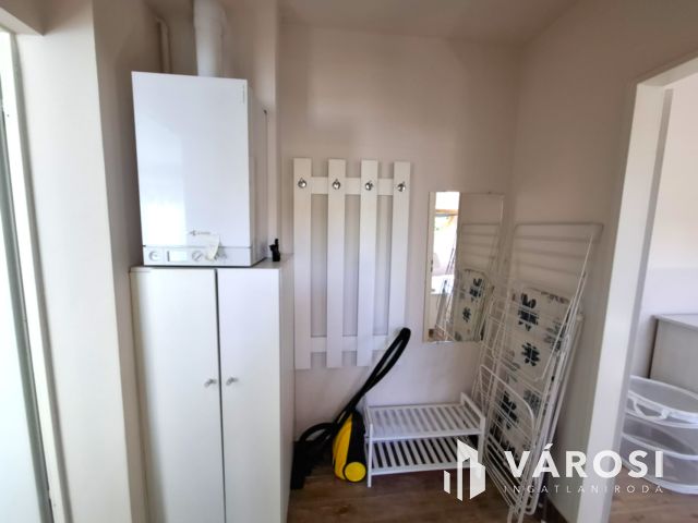 Modern,szép lakás csendes helyen belvároshoz közel kiadó!