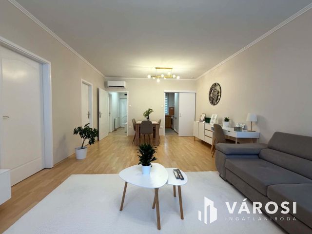 Belvárosi 2. emeleti 3 szobás igényes lakás eladó