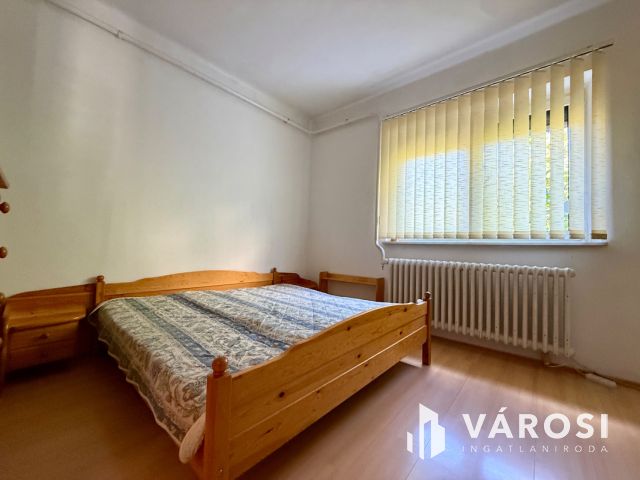 Kedvelt utcában, 2 generációs családi ház eladó!