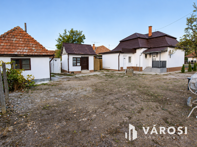 Felújított családi ház, saroktelken, Zsámbokon